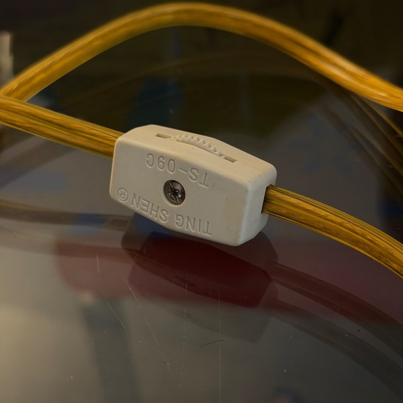 Vintage-Inspired Ornate Metal Table Lamp with Tasseled Lampshade Rare!! - Picture 3 of 7